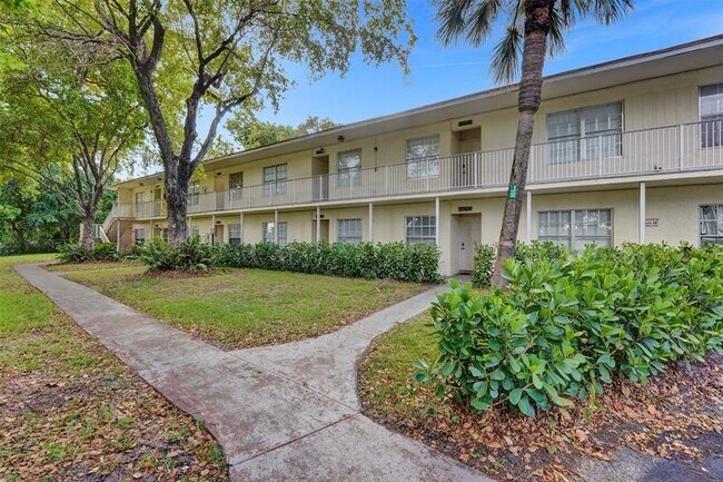 Building Photo - 2518 Riverside Dr