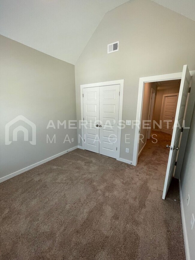 Building Photo - 286 Shiloh Creek Dr