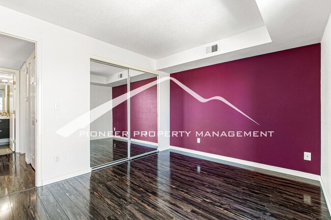 Building Photo - Cozy Condo with Balcony and Washer/Dryer