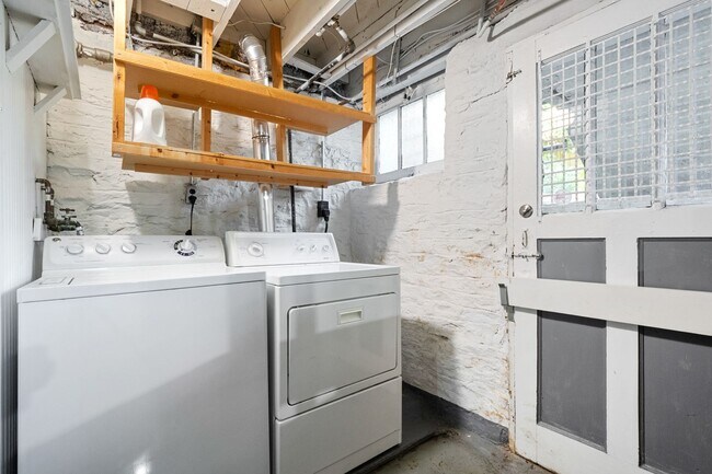 Building Photo - Home on the Range