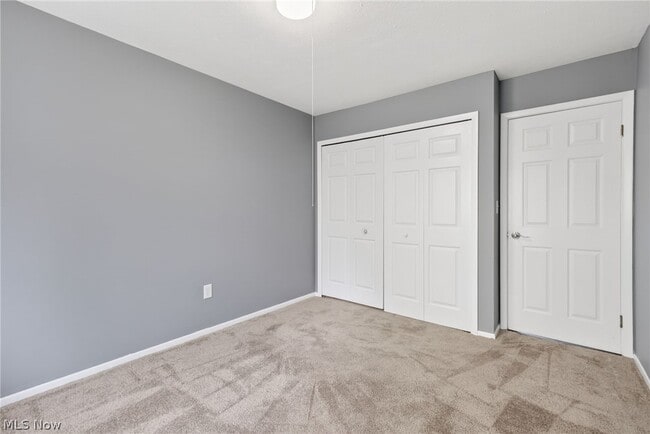 Building Photo - 9582 Fernwood Dr
