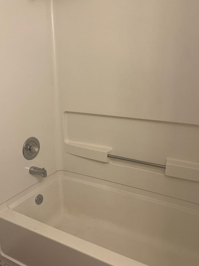 Building Photo - Turn Key Home