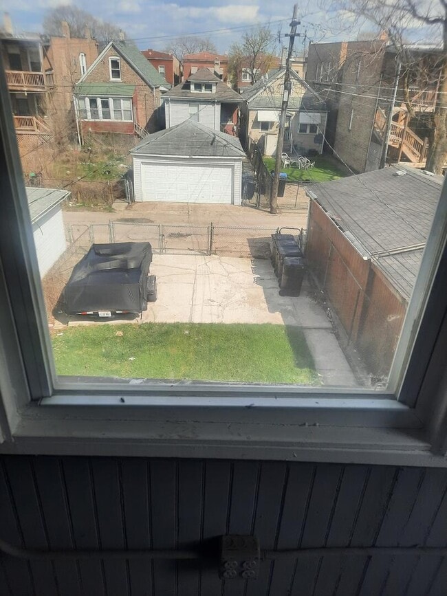 Building Photo - 6221 S Laflin St