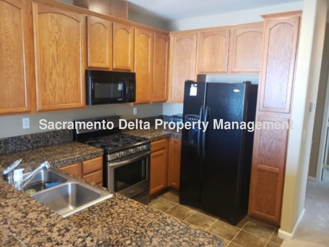 Building Photo - Adorable 2 bedroom 2 bath condo