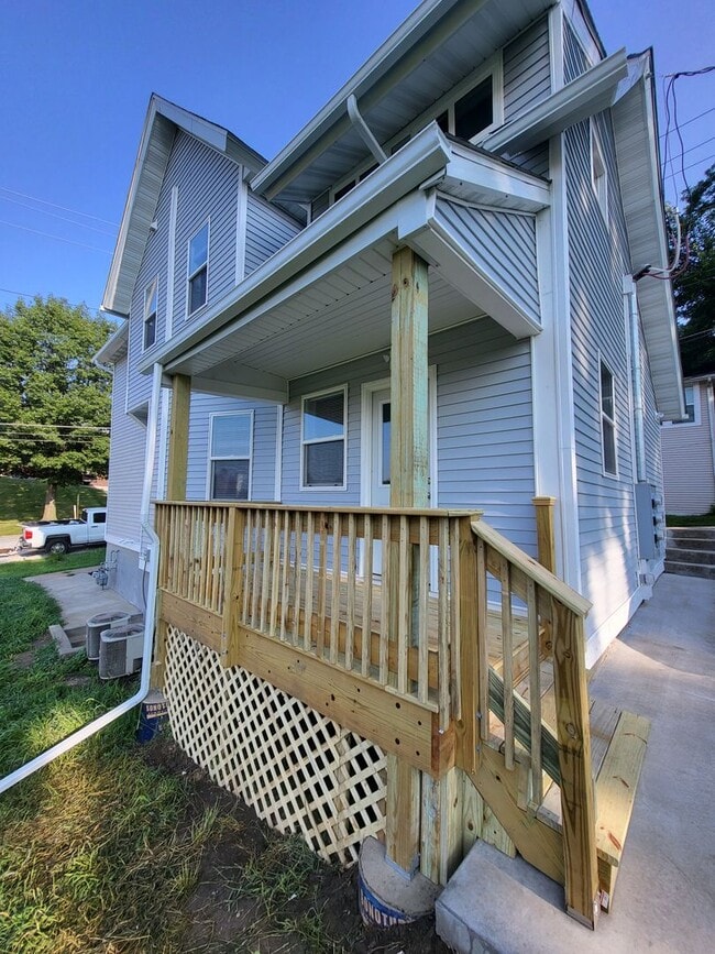 Building Photo - 613 Pershing Ave
