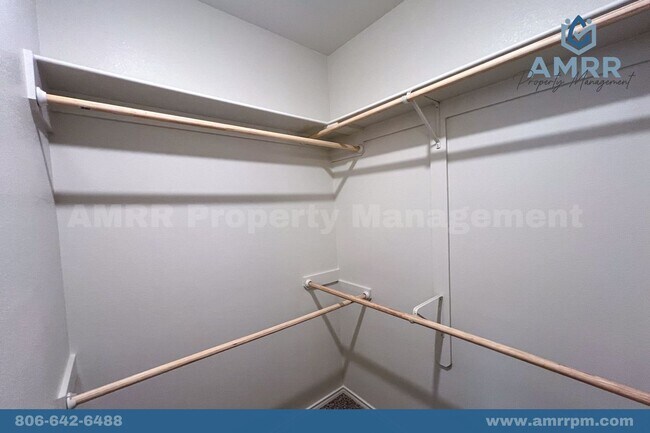 Building Photo - Luxury 2 Bedroom Townhome Available PRELEASE