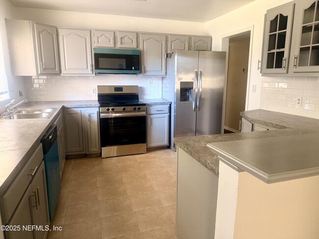 Building Photo - 6316 Mercado Dr