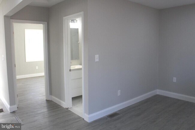 Building Photo - 7967 Foster Ave