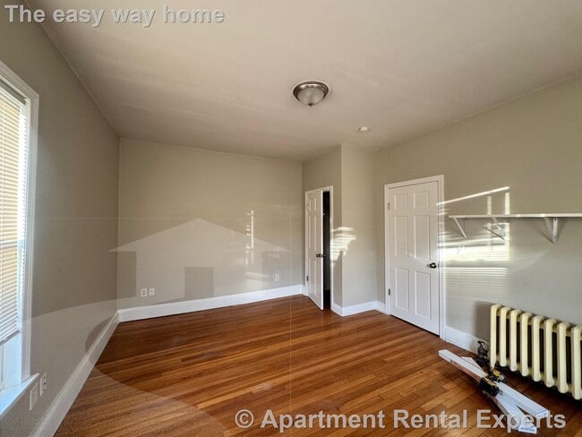 Building Photo - 115 Elm St