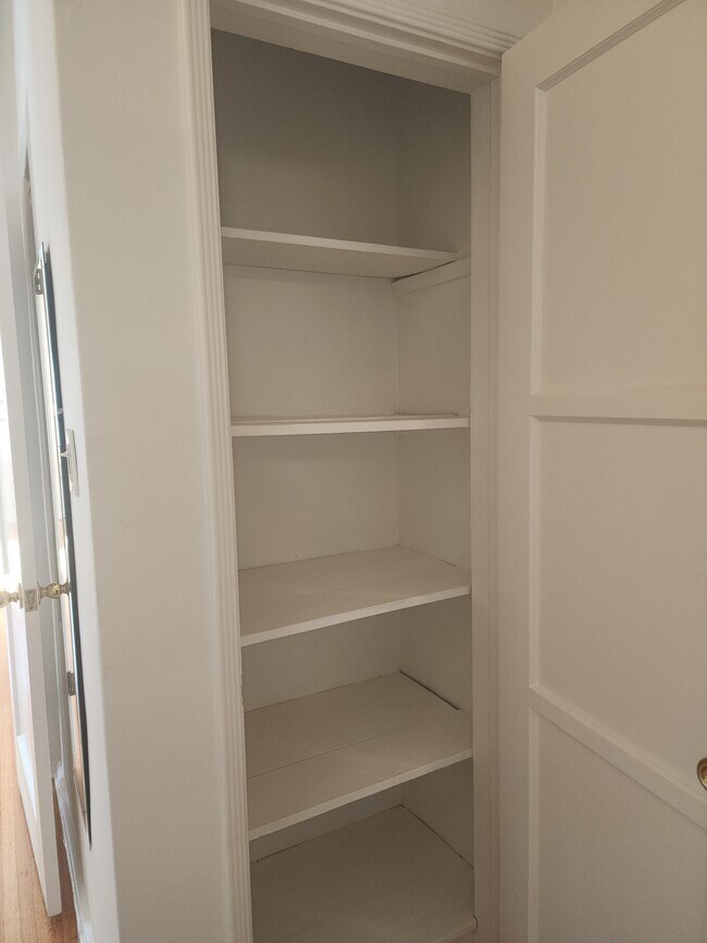 447 OAK APT H CLOSET - 447 N Oakhurst Dr