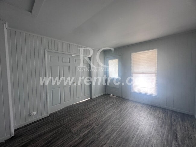 Building Photo - 512 Griffin-