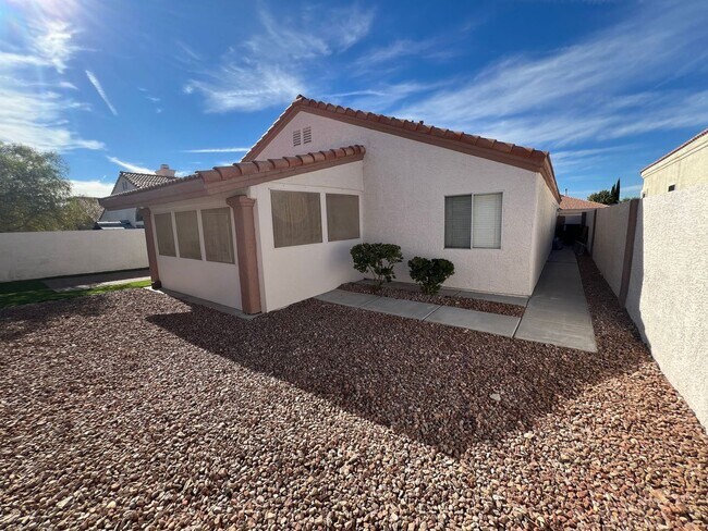 Building Photo - 9824 Cross Creek Way