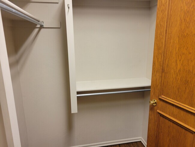 Walk in closet master - 921 Blue Ridge Dr