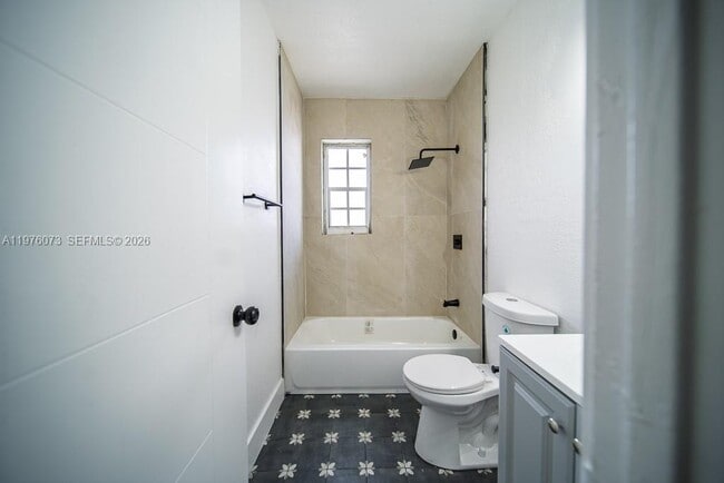 Building Photo - 533 NE 67th St