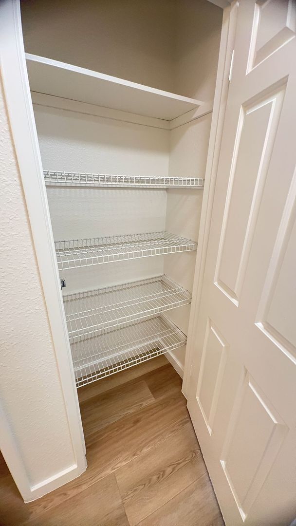 Building Photo - 2 Bed/2 Bath in Gated Community Condo