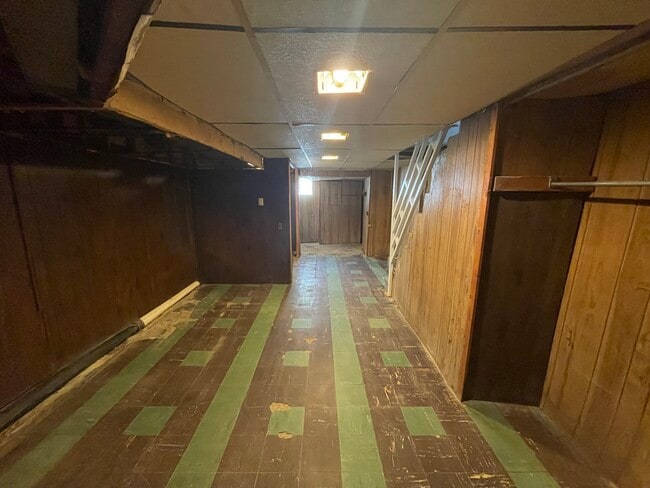 Building Photo - 1611 S Yewdall St