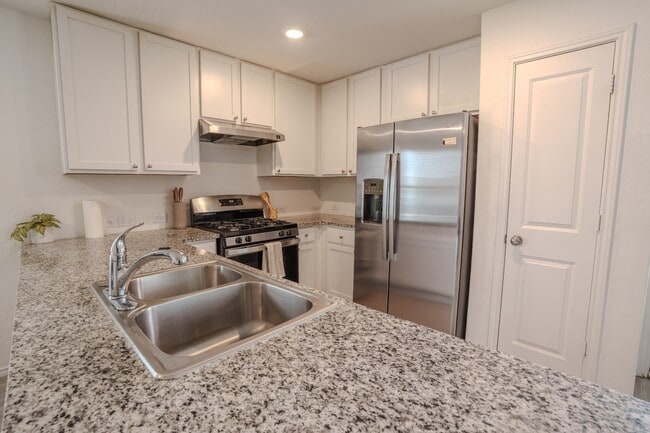 Building Photo - 402 Filibusters Trail