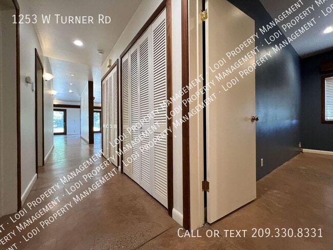Building Photo - 1253 W Turner Rd