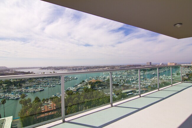 Building Photo - 13600 MARINA POINTE Dr