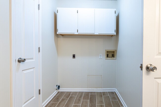 Building Photo - 320 Beechwood Dr