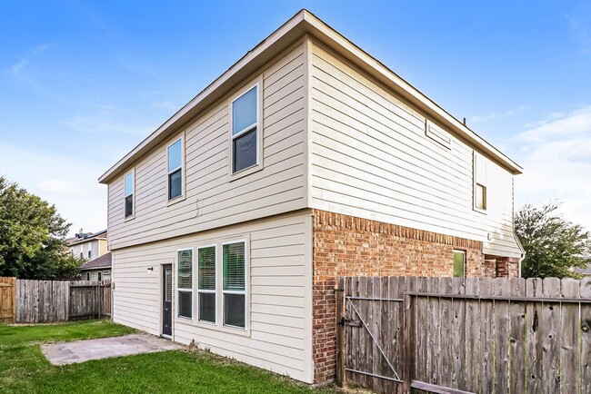 Building Photo - 17818 Aveleigh Ln