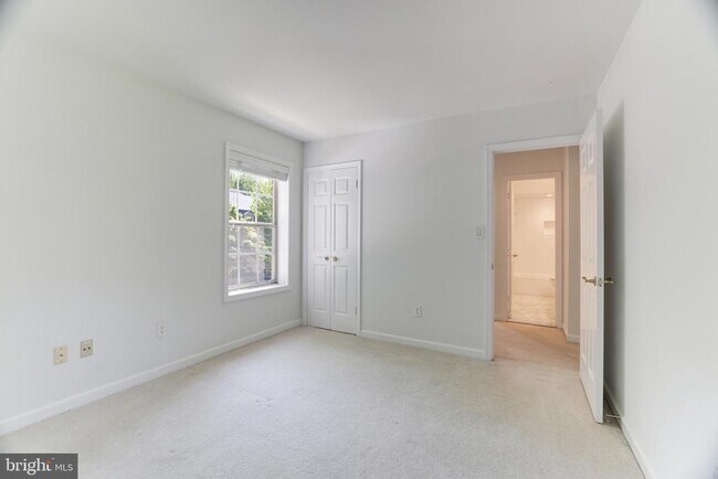 Building Photo - 1412 McLean Mews Ct