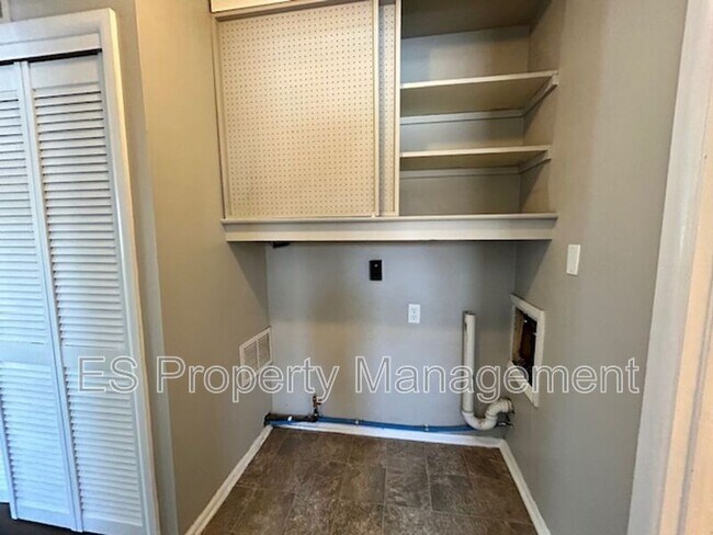 Building Photo - 6740 Doris Dr