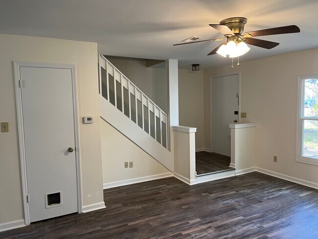 Building Photo - 403 Hobbs Rd SE