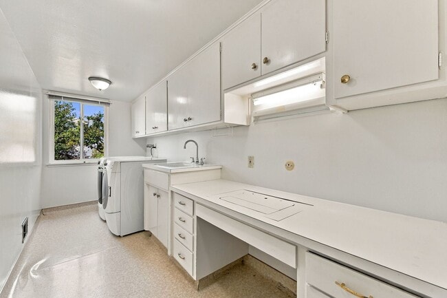 Building Photo - 15799 Apollo Heights Ct