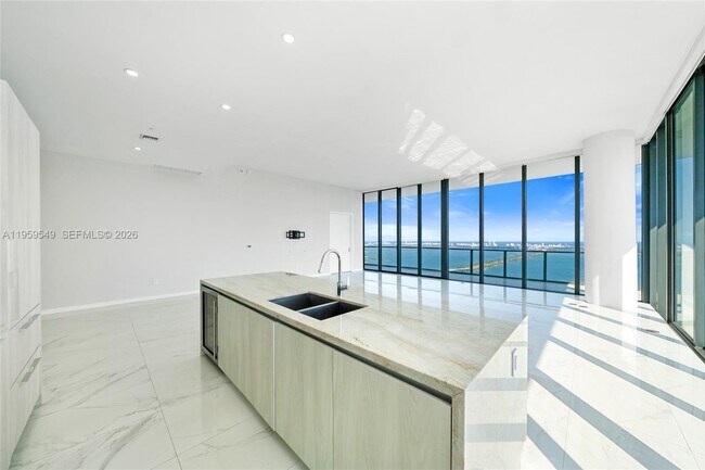 Building Photo - 480 NE 31st St