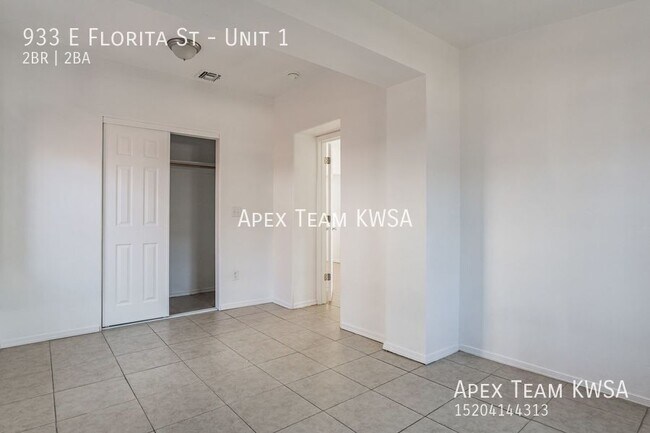 Building Photo - 933 E Florita St