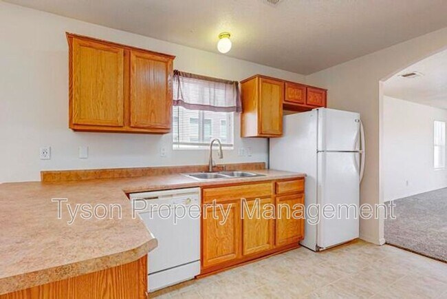 Building Photo - 1817 Sierra Norte Loop NE