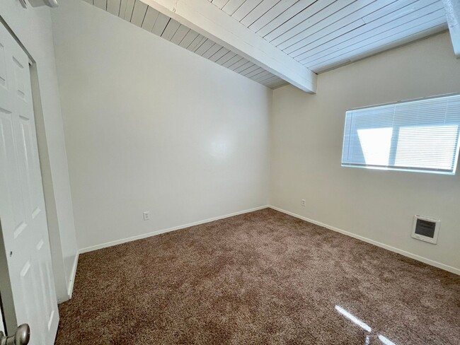 Building Photo - DESIRABLE MILLWOOD NEIGHBORHOOD ON TREE LI...