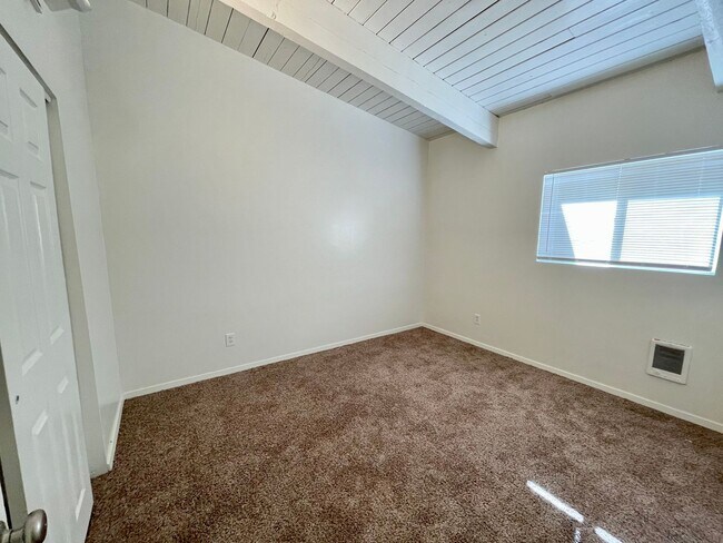 Building Photo - DESIRABLE MILLWOOD NEIGHBORHOOD ON TREE LINED STREET