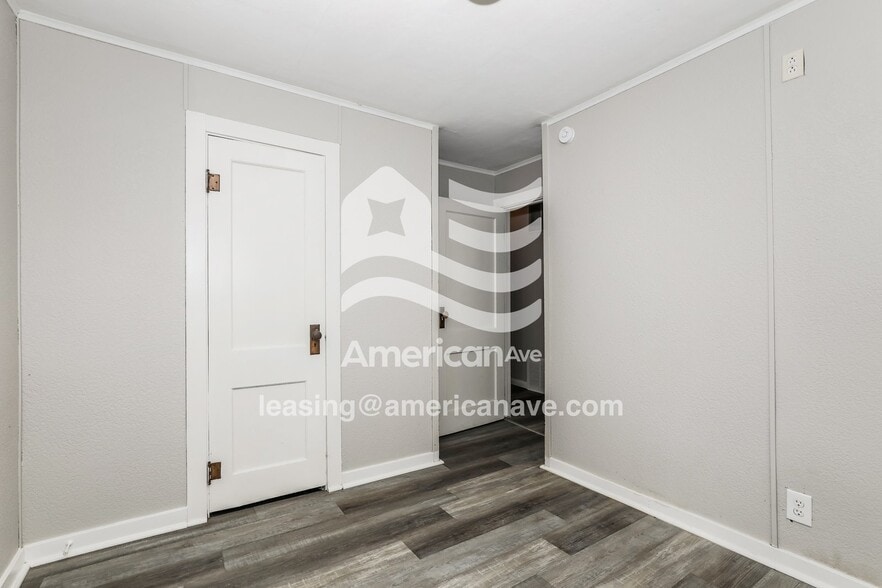 Building Photo - 609 W 33rd St