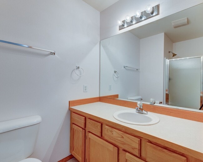 Building Photo - Single Level 3 Bed 2 Bath Home