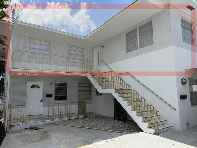 Building Photo - 913 NW 22nd Pl