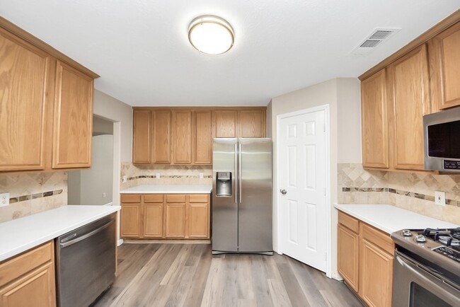 Building Photo - 1802 Whispering Forest Dr