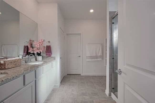 Building Photo - 21611 Shadowbrook Birch Dr