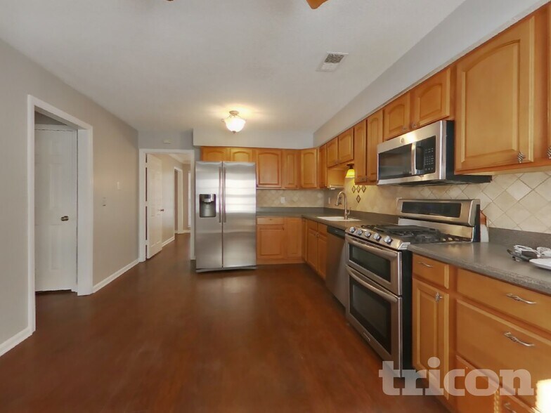 Building Photo - 4981 Brownwood Dr