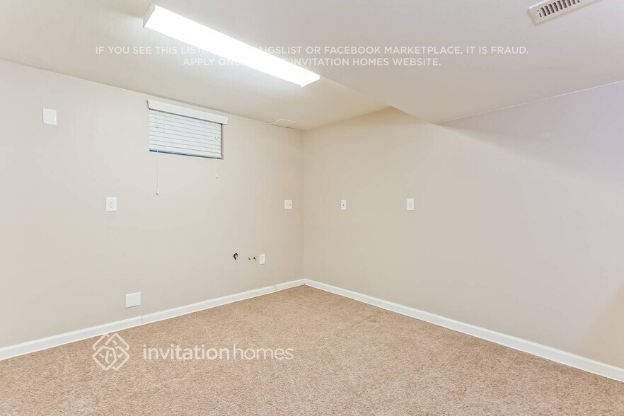 Building Photo - 12043 E Arizona Dr