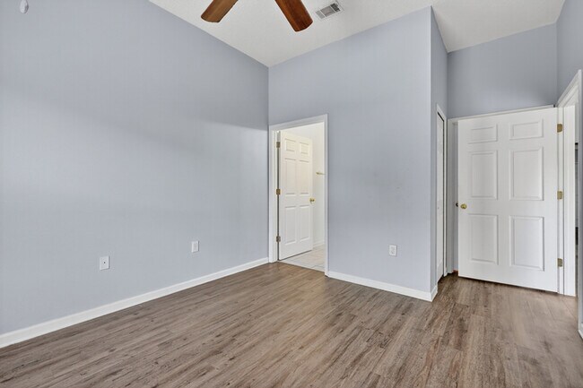 Building Photo - 209 Larkin Pl