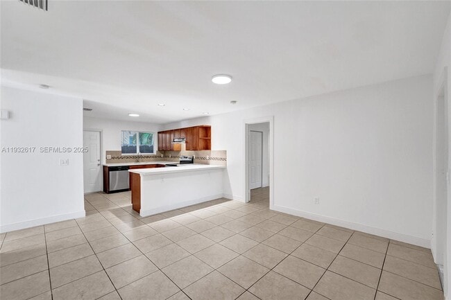 Building Photo - 30 SW 8th St