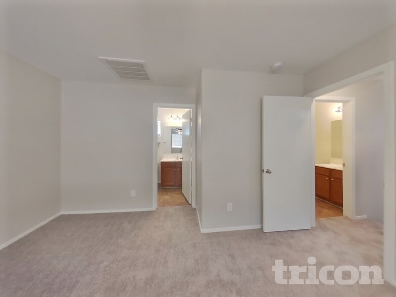 Building Photo - 3812 S 54th Glen