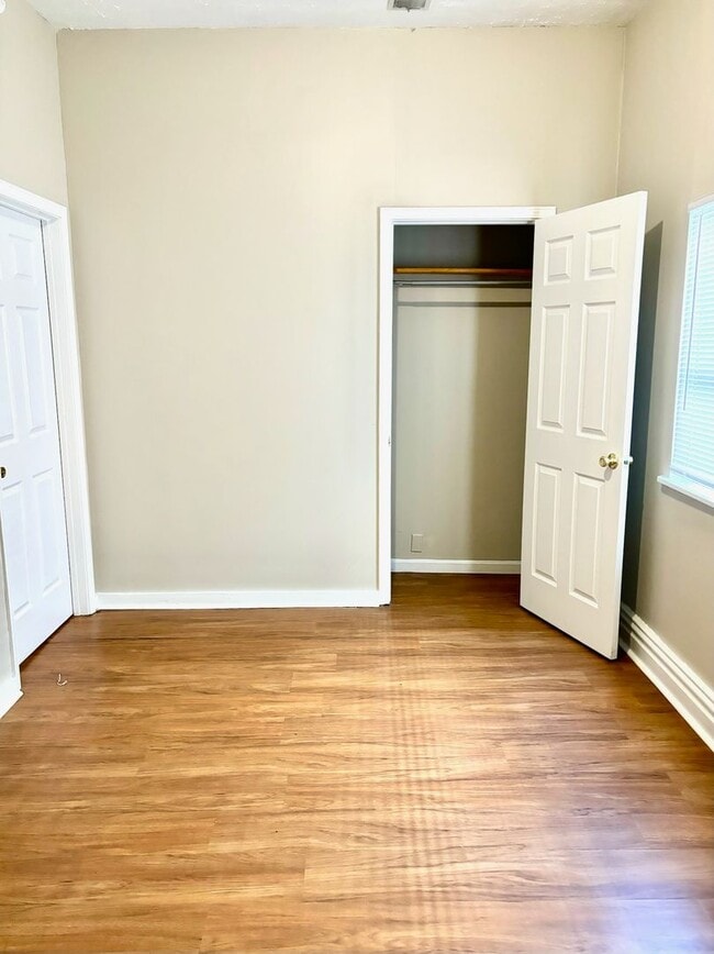 Building Photo - Spacious 4 bedroom in Portland-Section 8 A...