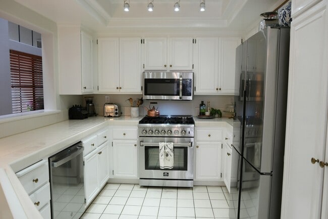 Building Photo - 8212 Mainsail Dr