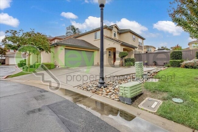 Building Photo - 461 Anjou Cir