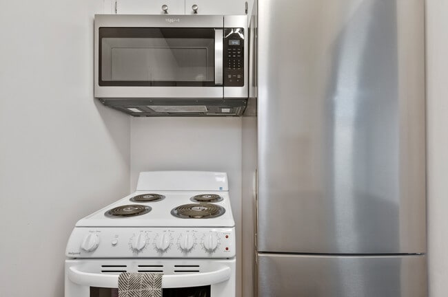 Building Photo - 836 Thorn St