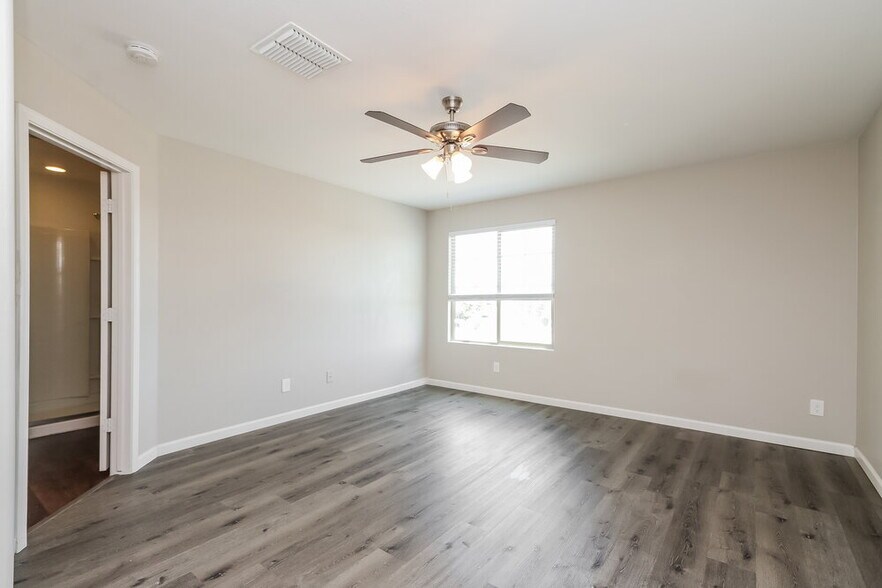 Building Photo - 4208 S 82nd Ln