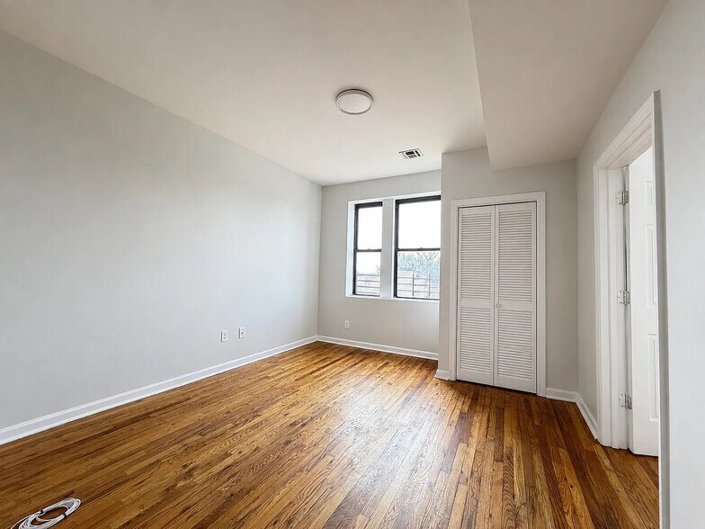 Building Photo - 162 Bergen Ave
